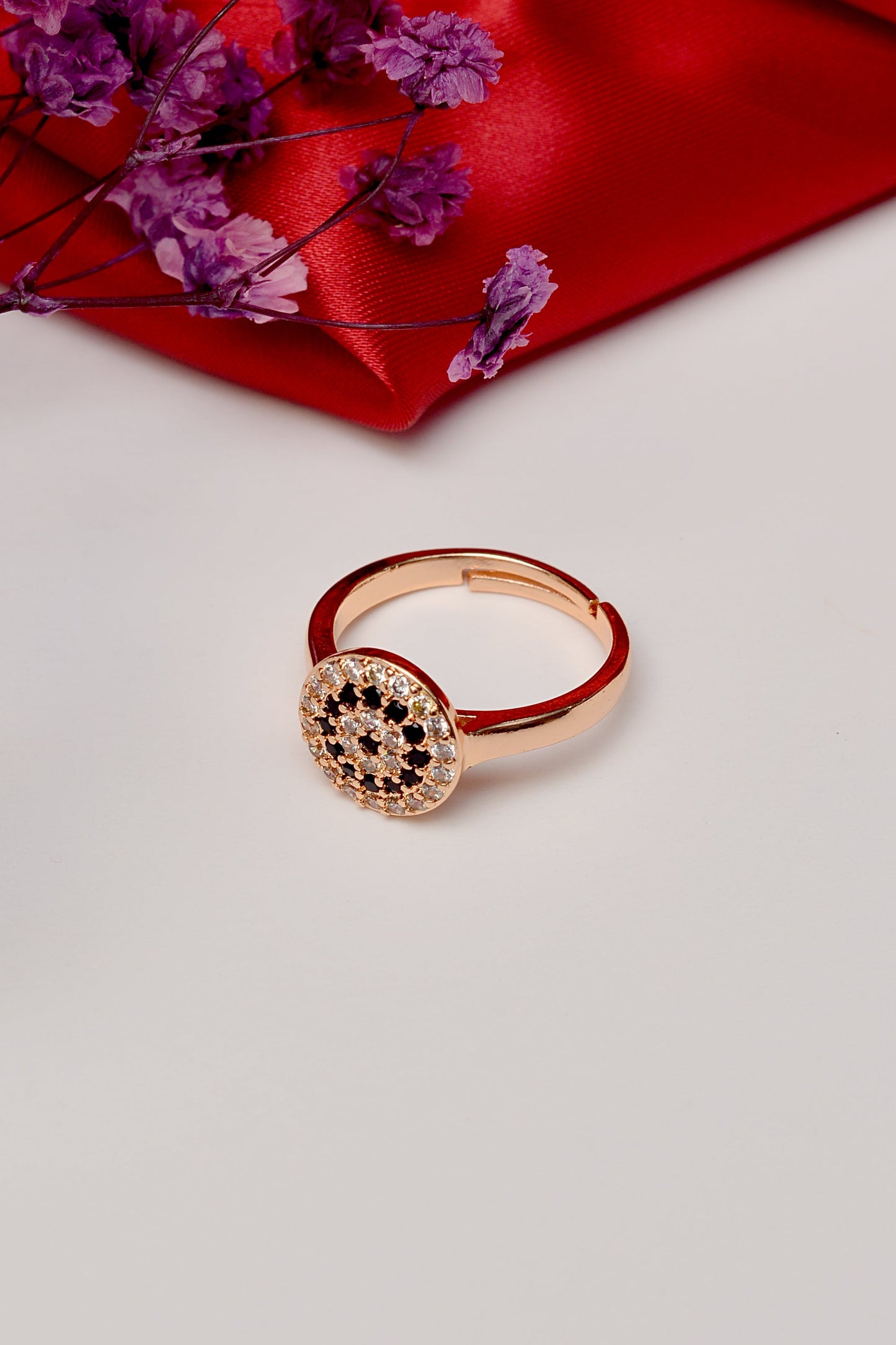 Black Ring – Bold Minimalism with a Luxurious Gold-Plated Finish