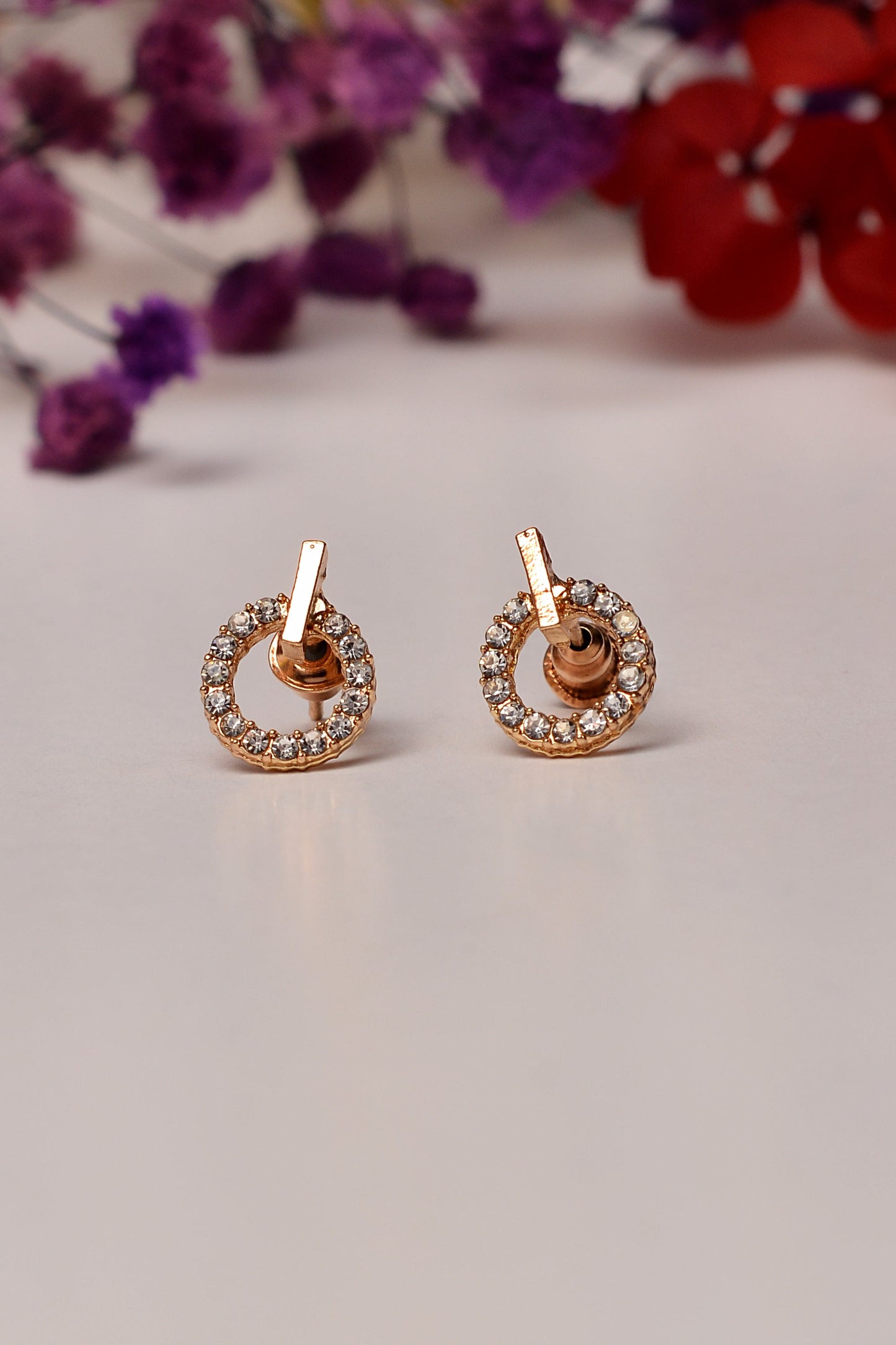 Golden Ear Studs – Timeless Elegance for Every Occasion