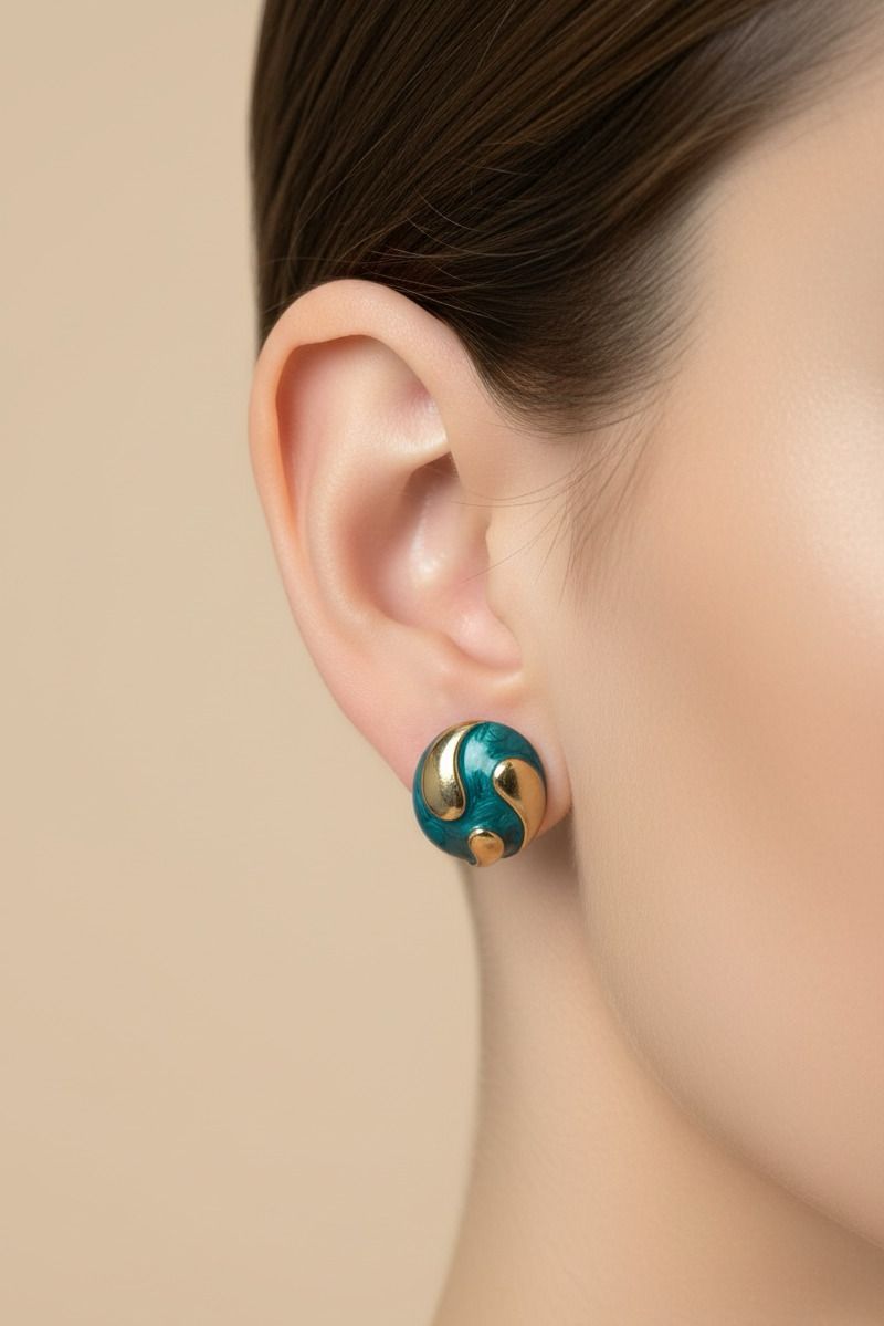 Sapphire Blue Ear Stud