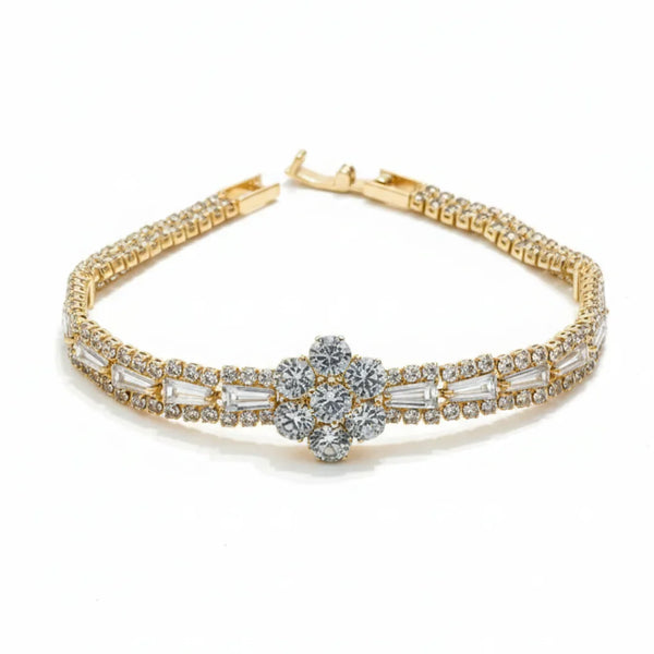 Golden Bracelet – Minimal Design, Lasting Impression