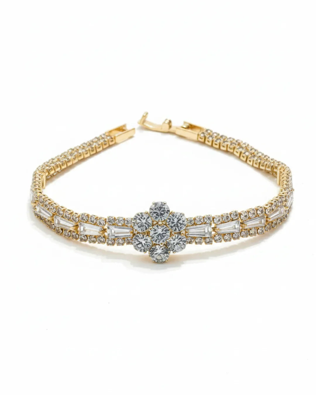 Golden Bracelet – Minimal Design, Lasting Impression