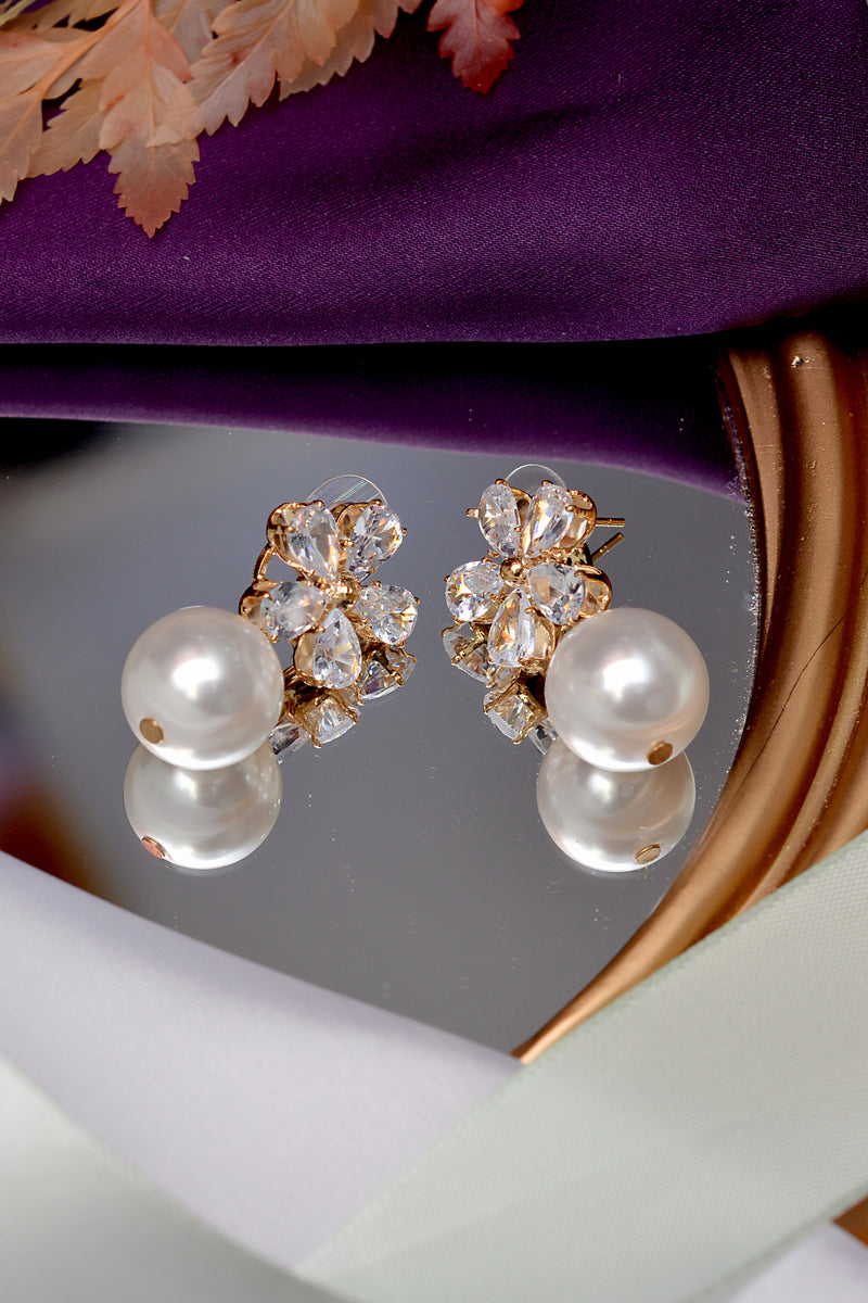 Premium Golden Earrings – Timeless Elegance for Every Occasion
