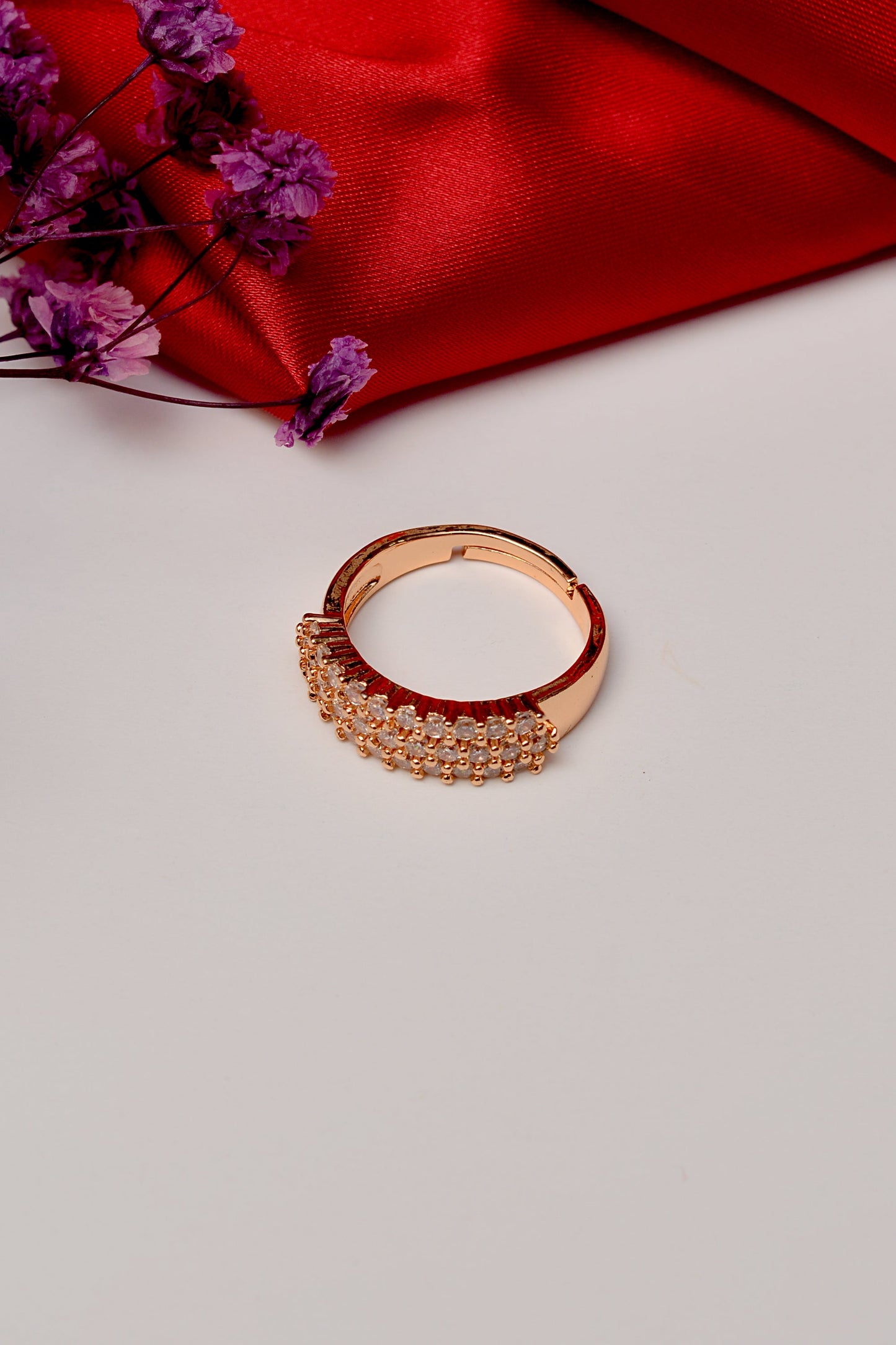 Golden Ring – Classic Elegance with a Polished Gold Finish