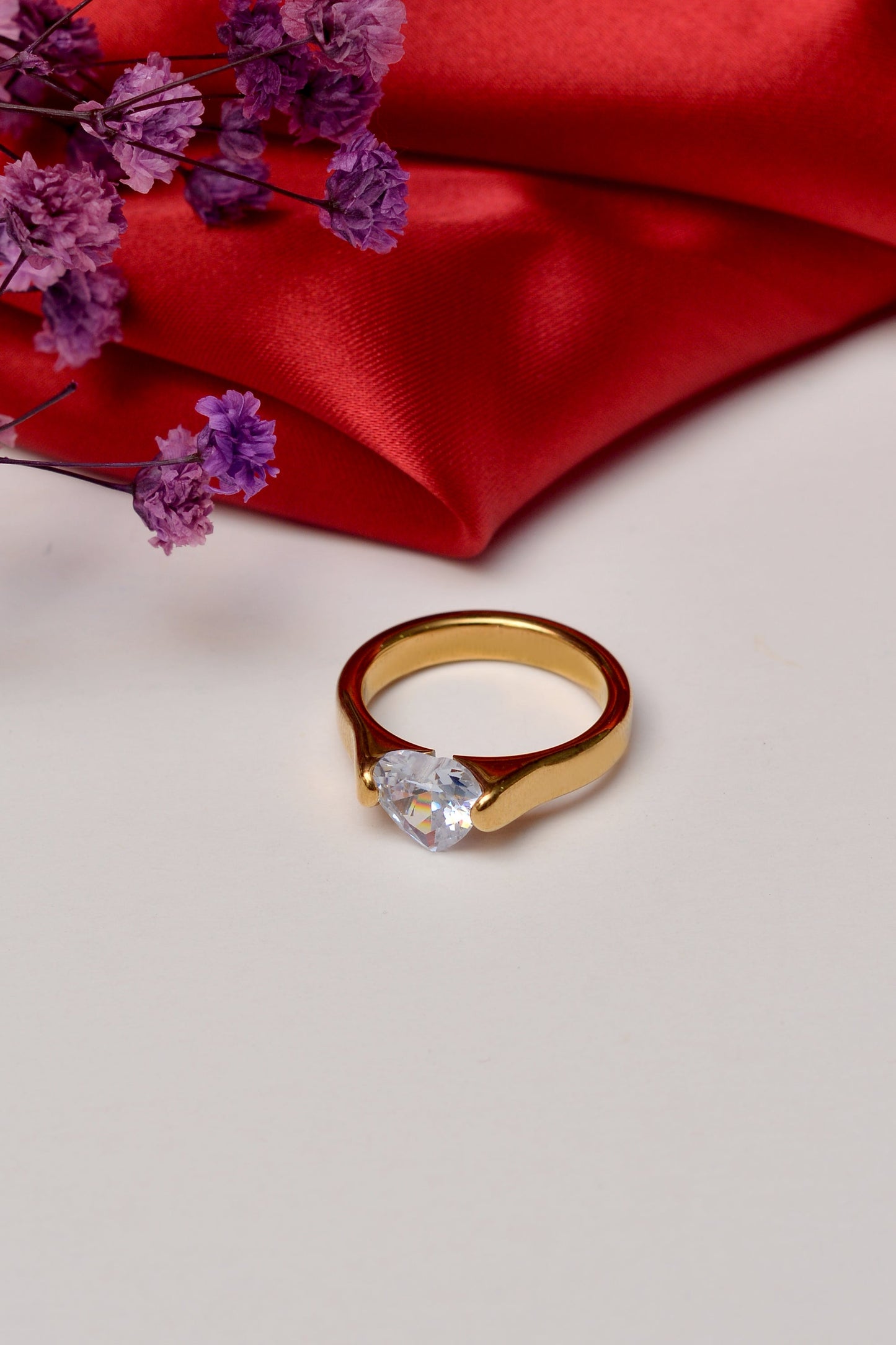 Golden Ring – Timeless Elegance with a Luxurious Gold Finish