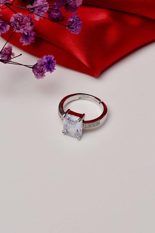 Silver Ring – Minimal Style with a Polished Silver-Plated Finish