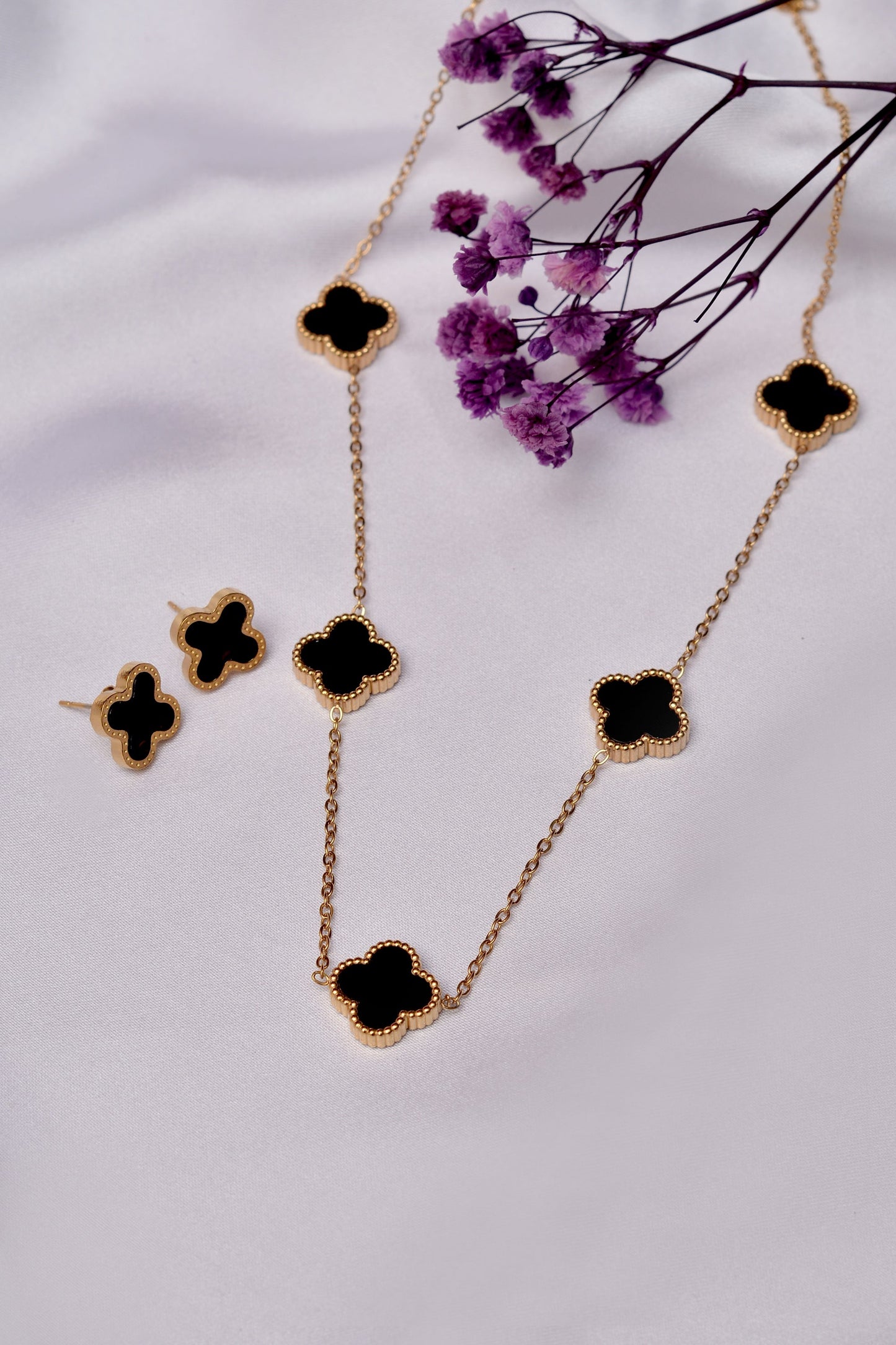 Black Locket Set – Bold Elegance with Timeless Charm