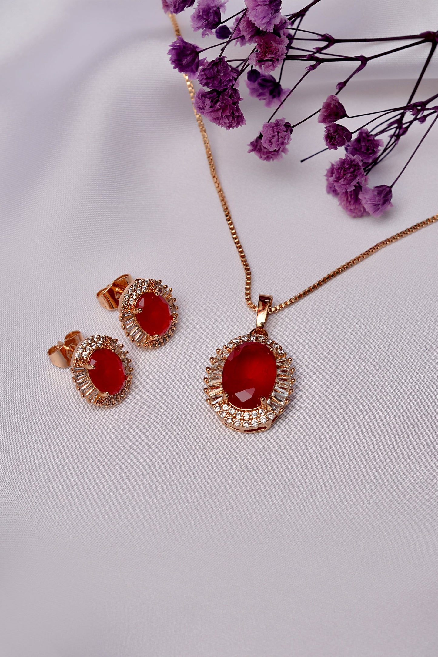 Red Locket Set – Romantic Elegance for Every Occasion